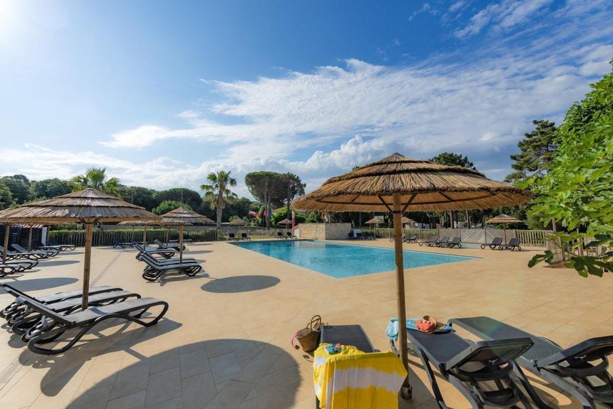 Camping Campo Di Liccia โบนิฟาซิโอ ภายนอก รูปภาพ